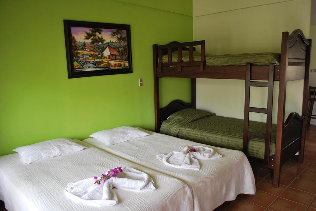 Dos Palmas Studio Apartments Río Segundo Kültér fotó