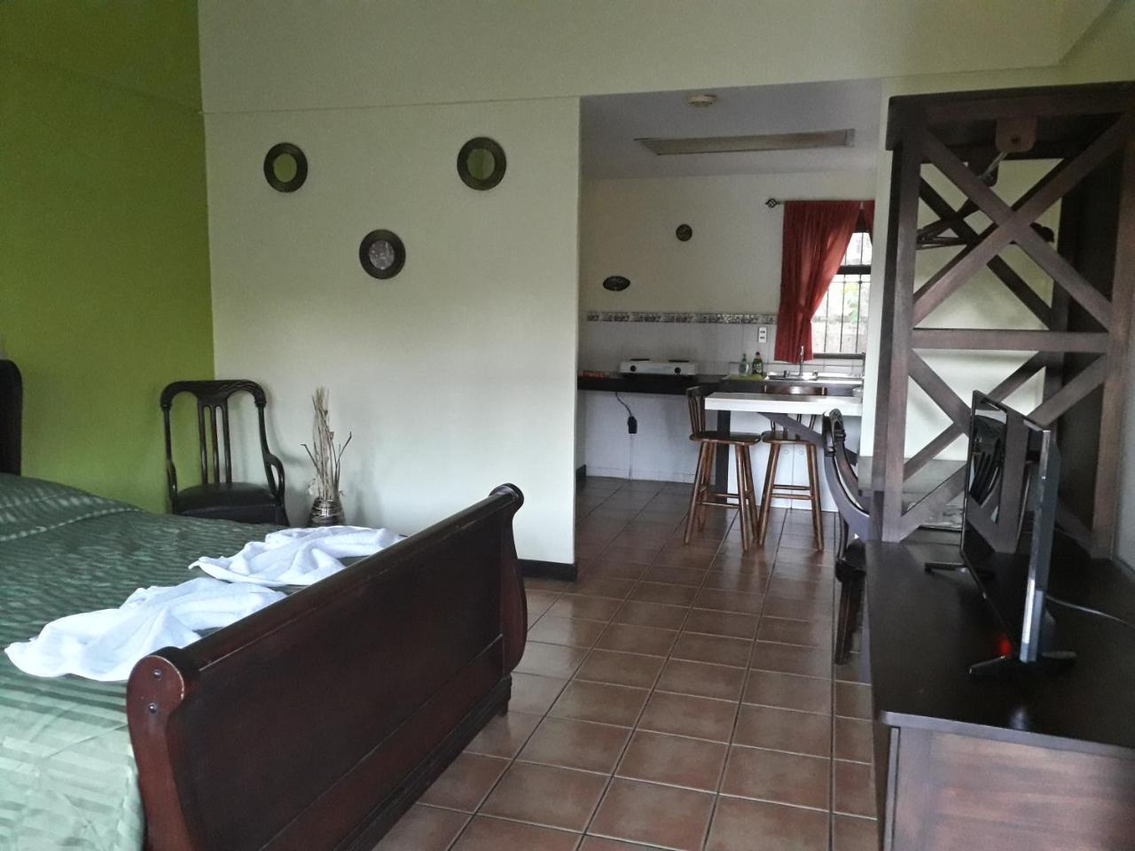 Dos Palmas Studio Apartments Río Segundo Kültér fotó